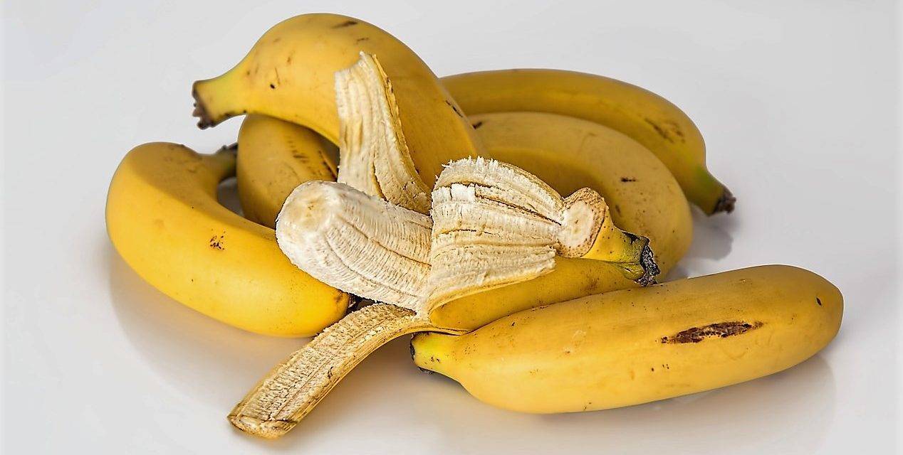 Plátanos y agua para reducir la inflamación