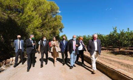 El Ministro Luis Planas visita el campo de ensayos de Anecoop en Valencia