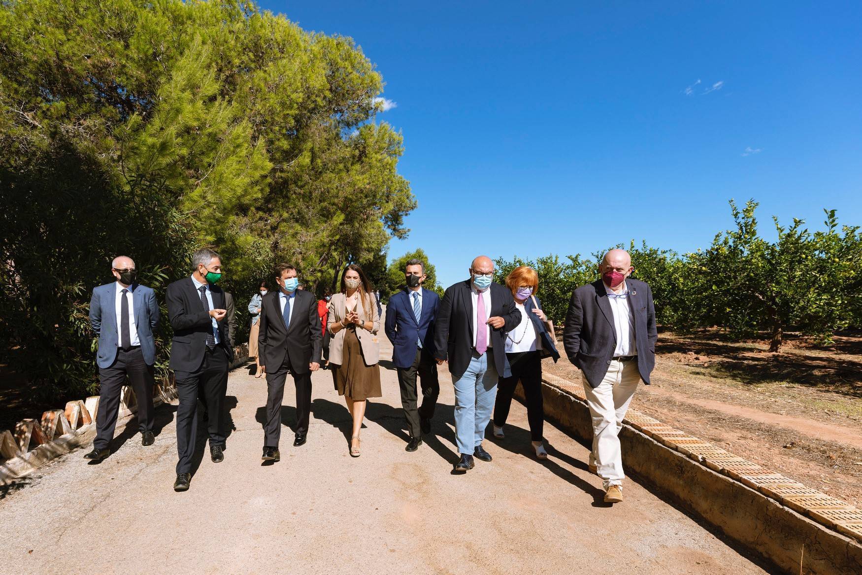 El Ministro Luis Planas visita el campo de ensayos de Anecoop en Valencia