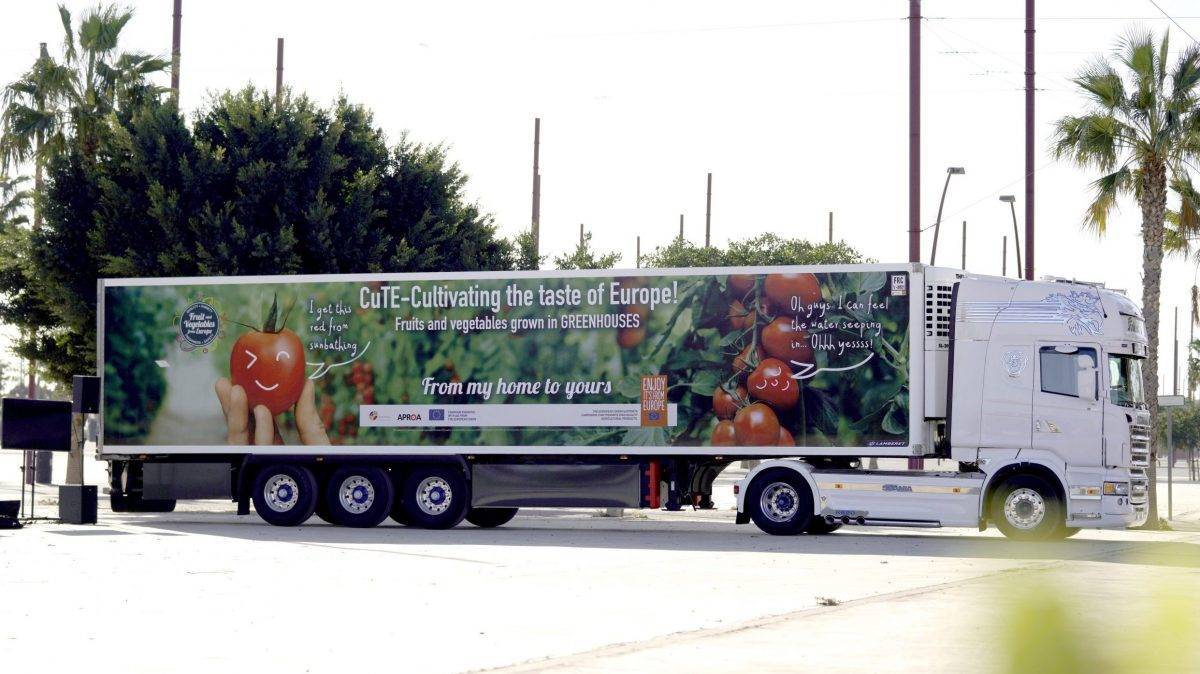 Las frutas y hortalizas de invernadero se promocionan sobre ruedas por toda Europa