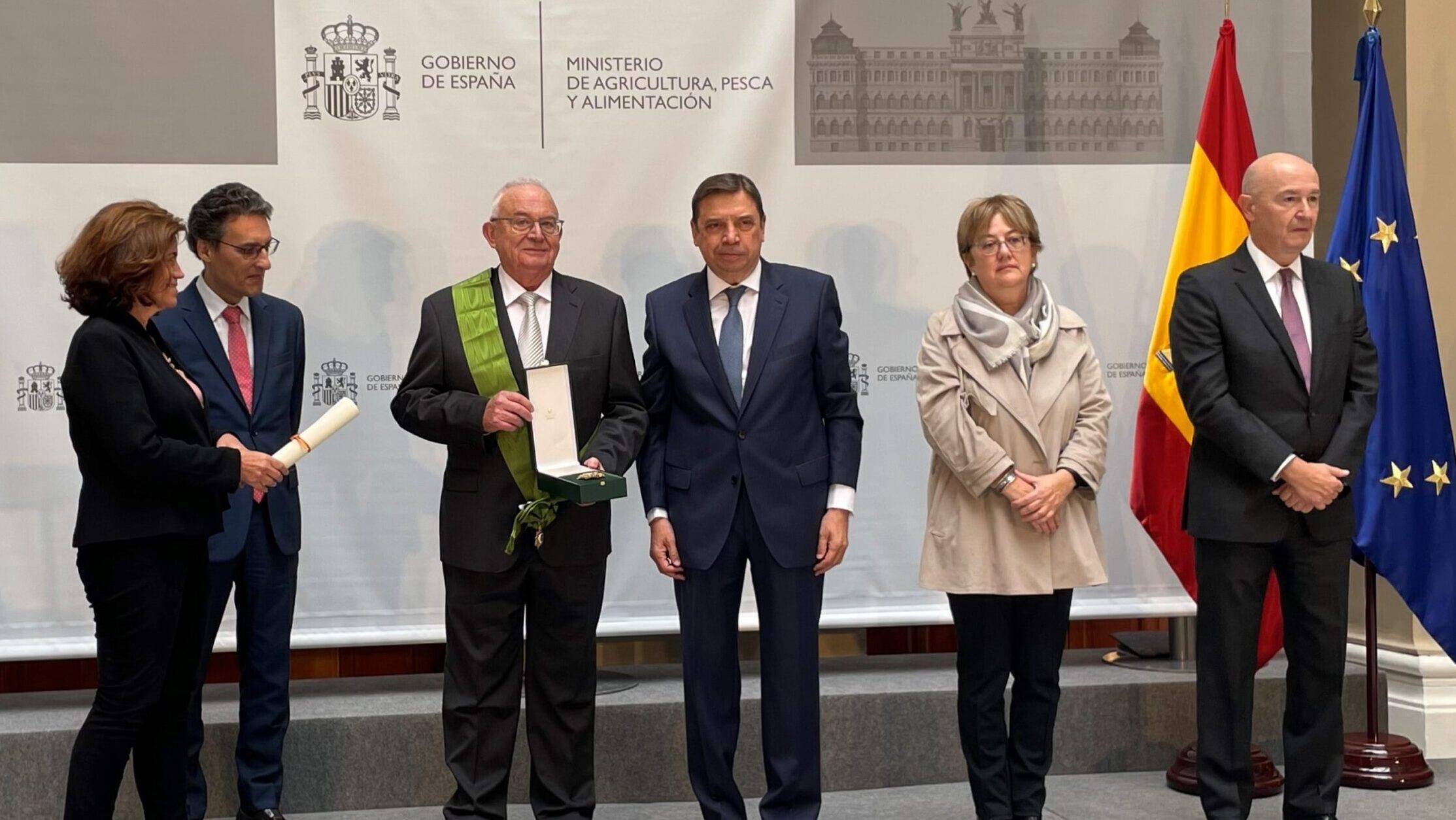 La gran cruz de la orden mérito agrario