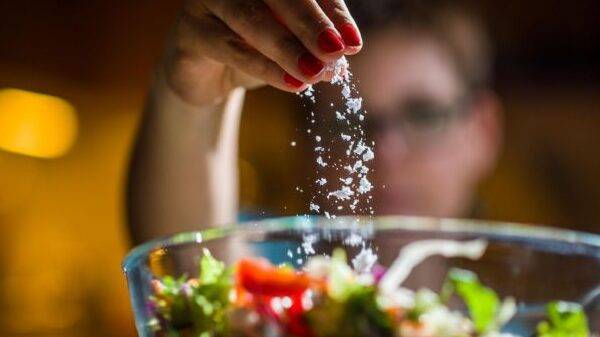 El consumo excesivo de sal forma parte de una dieta no saludable