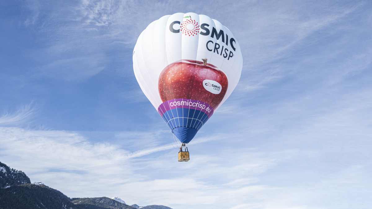 Entre exposiciones itinerantes y globos aerostáticos, los momentos celestiales de la campaña Cosmic Crisp®